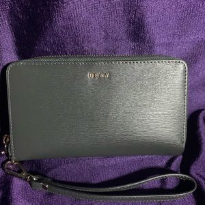 DKNY Bryant Wristlet Timber Green LEATHER